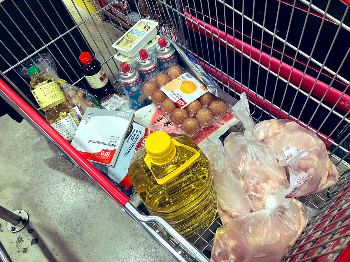 midorikawa06's tweet photo. サワディージャオ日記

昨日は中3に日本クイズして、日本食授業の買い出しして、今日はからあげの下ごしらえした。
やる事多いけど、楽しんでくれてて嬉しい。

#日本語パートナーズ　#タイ10期　#chiangmai #Japan #明日は　#定食作る　#忙し　#みんな　#余分な　#鶏皮　#持って帰ってた　#大人気 https://t.co/IkQqv4oOaa