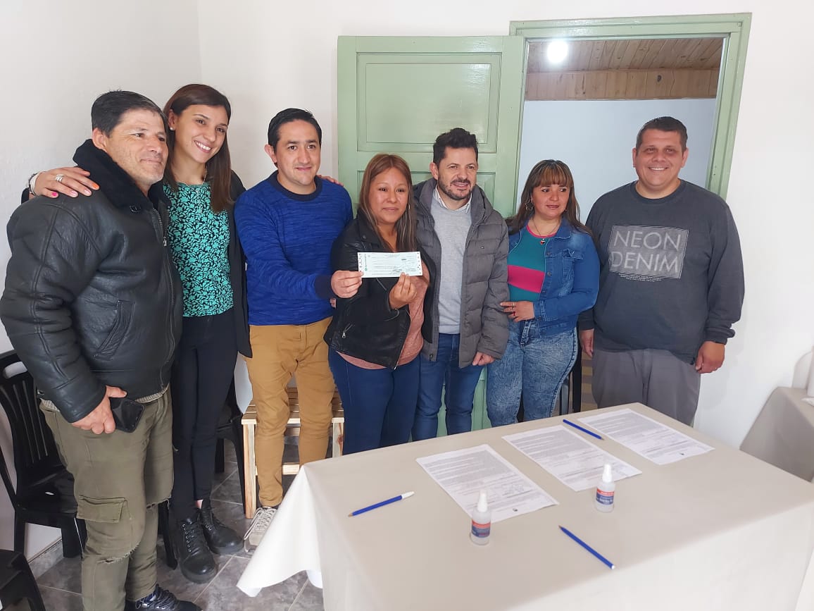 24hrs_ARG's tweet photo. #SFe 
Senador✌️Marcos Castelló🗣️ 
"Entregamos aportes a Instituciones d #Recreo y #Candioti, cumpliendo el compromiso d estar cerca" 
↘️ https://t.co/hvIRDr6m9v🧐 

TOD☀️S 
✅@rodenasAle  @celiaArena @silvinaFrana @flormarinaro @KaufmannCarlos @PuebloBeto @jorhurt @liscatania 
👇 https://t.co/8wRulECrBh
