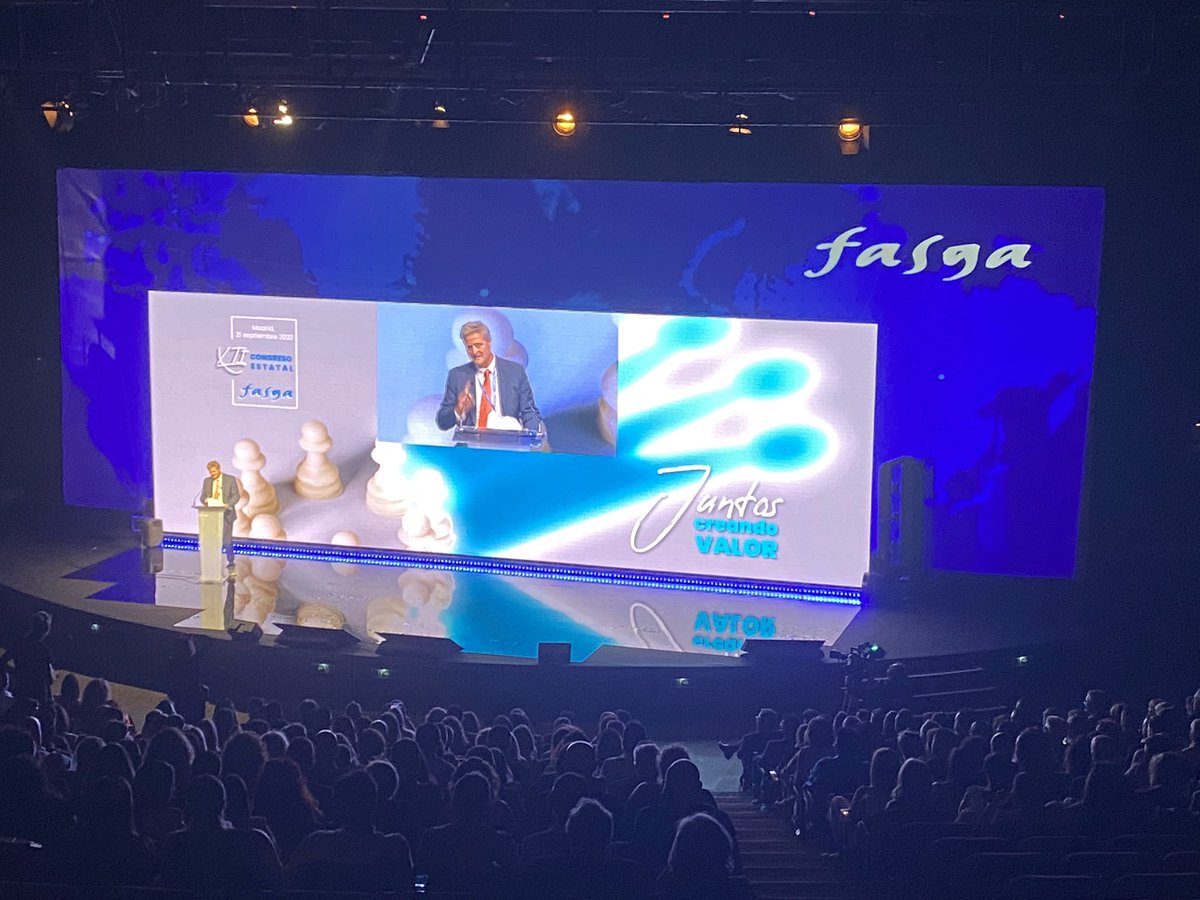 Valorianenred's tweet photo. Siempre es un placer escuchar y disfrutar con los discursos de Klaus Heeger Secretario General de @CESIpress Gracias por tu asistencia!! #XIICongresoEstatalFasga #FasgaInnovandoelSindicalismo https://t.co/h3aah8o0c0