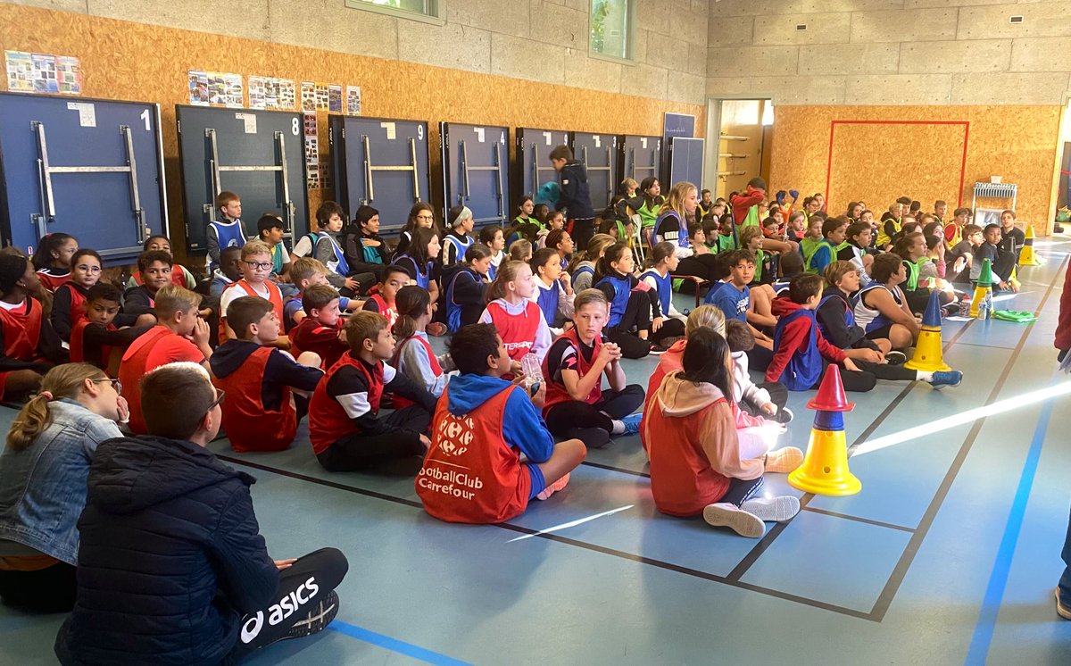 College_Peguy03's tweet photo. #JSS2022 @College_Peguy03 : esprit d’équipe et #sportpartagé ! Petit déjeuner équilibré, ateliers sportifs : tout le monde est sur le pont! Profs, Aed, IJA agents et les plus grands! Ensemble on va plus loin! @DSDEN_03 @acclermont @unss_03 @BenmiloudKarim https://t.co/SYcgJvTLR3