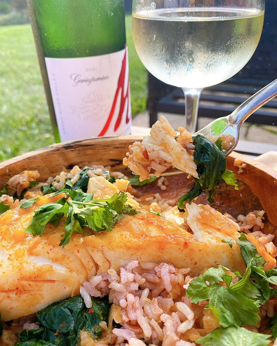 MCellarsOhio's tweet photo. Something fishy🐟 is going on around here 🐟🤣🤣🤣
this week's wine and food pairing Thai-Style Halibut with Coconut-Curry Broth from @foodnetwork
M CELLARS WINE: 2021 Gewürztraminer
#winewednesday #perfectpairing #cookinginspiration #mcellars #mcellarspairing #foodandwine https://t.co/eRWQMvyhW9