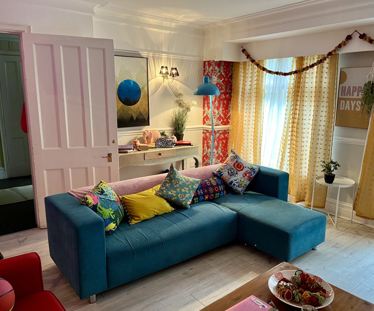 Tune into <a href="/Hollyoaks/">Hollyoaks</a> to see a exciting new partnership with <a href="/Gumtree/">Gumtree</a> on @All4's most viewed show. Not only sponsorship but integration of <a href="/Gumtree/">Gumtree</a> into the Hollyoaks village through passive and active product placement; we've even managed to source some of the set from Gumtree 👏