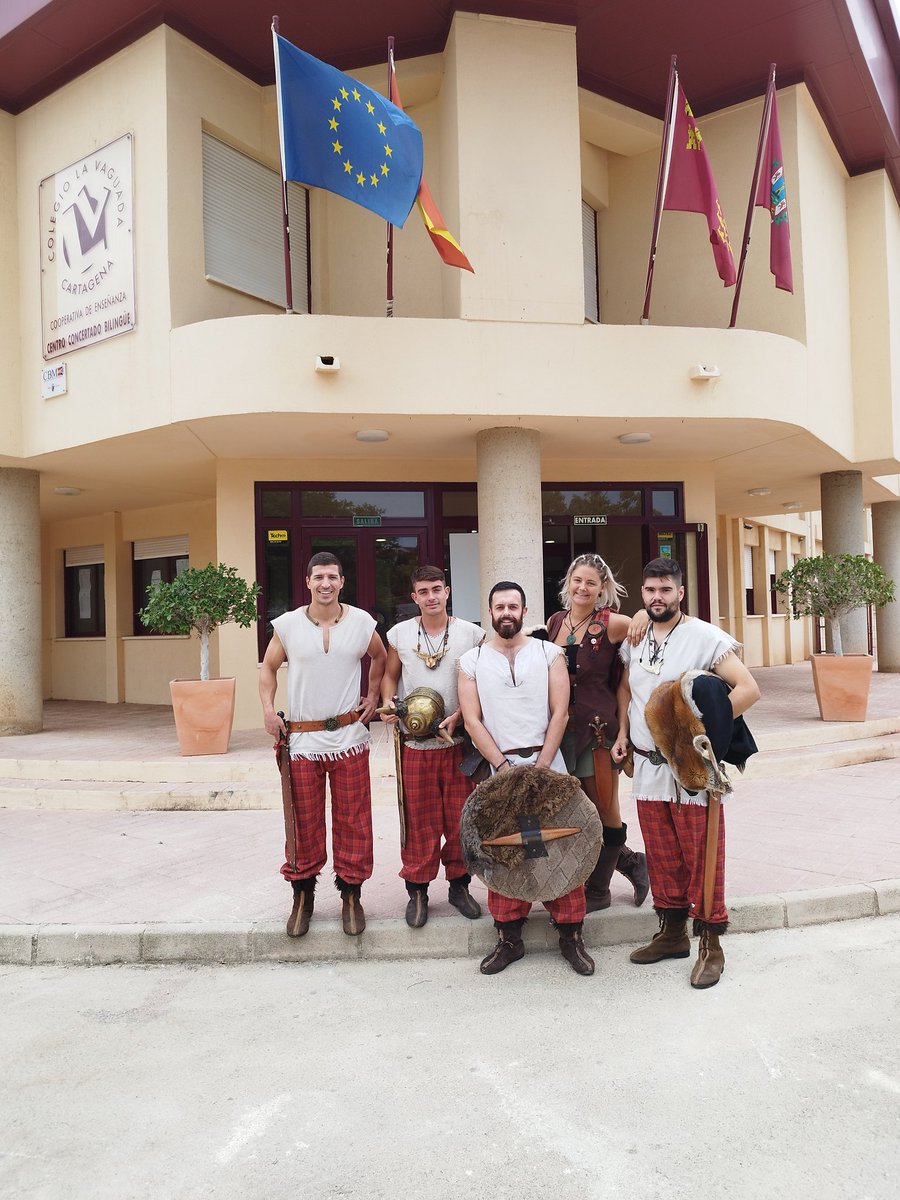 NO SÓLO FIESTA | También acudimos puntuales a nuestra ya tradicional visita anual al colegio La Vaguada para enseñar nuestras fiestas 🥳  #CyR2022