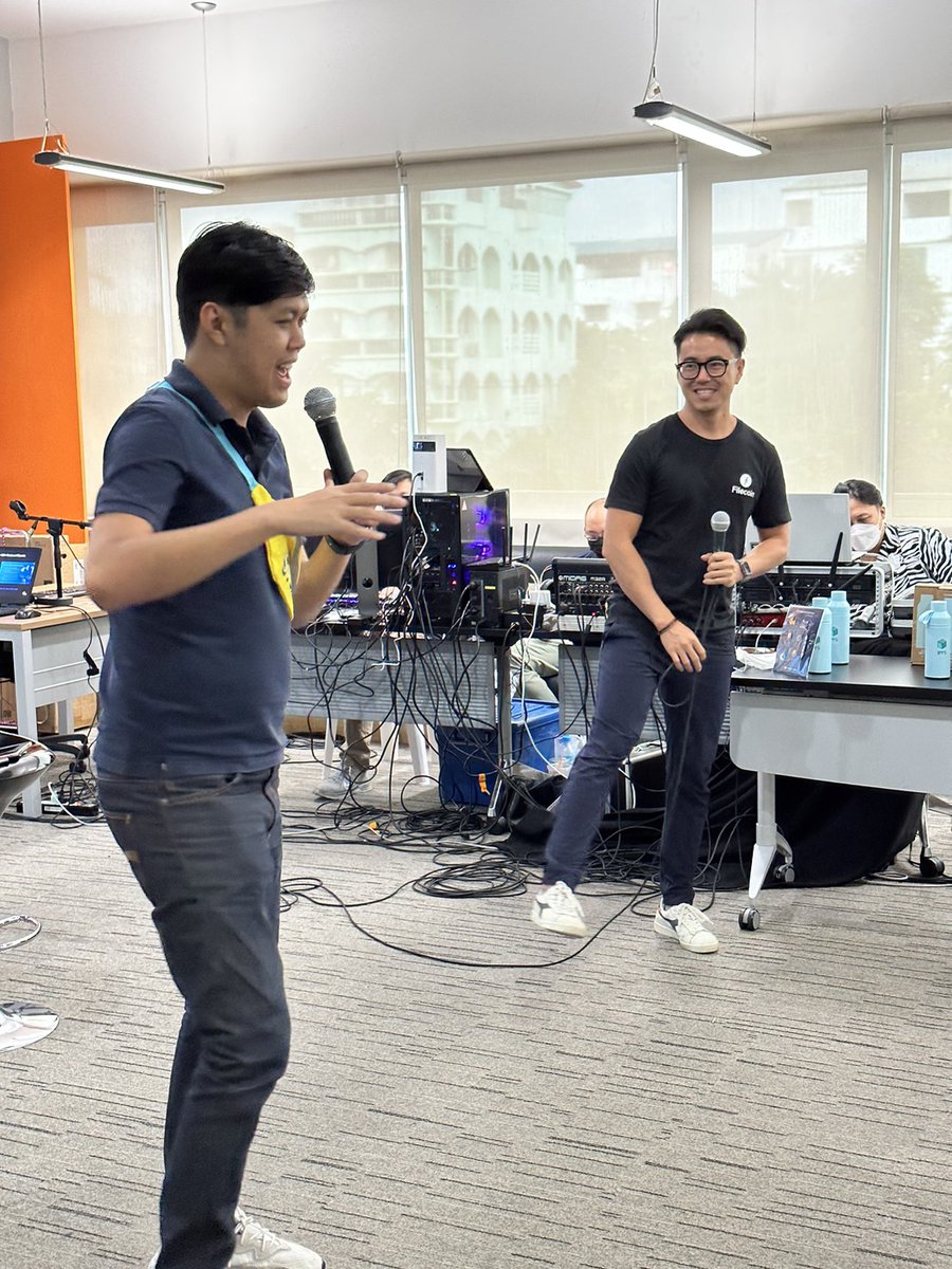 SpectreAgency6's tweet photo. Here's @longfei_w interview session 🙌🏻 
From work experience with blockchain to suggestions on how to start to build with Filecoin and more fun with special giveaway from Filecoin! 😉 https://t.co/JstEEDBOe0