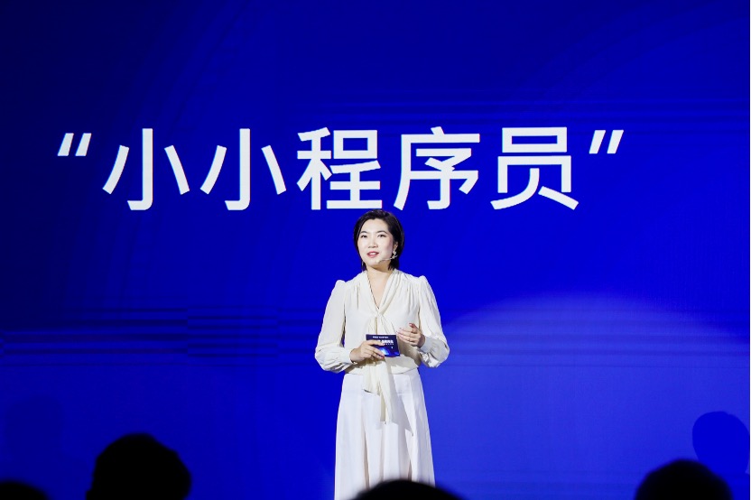 Weixin_WeChat's tweet image. The Global Youth AI Innovation Summit took place yesterday in Shanghai, which explored how teenagers can  innovate and nurture their digital literacy via AI &amp;amp; #MiniProgram.