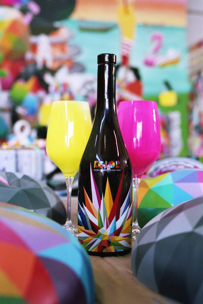 🍷 #Kolor 2019 Llega una de las creaciones más esperadas del nuevo curso, fruto de la unión de dos artistas únicos: Raúl Pérez y @OKUDART Conoce el proyecto en Bodeboca 🔗 bodeboca.com/venta-privada-…