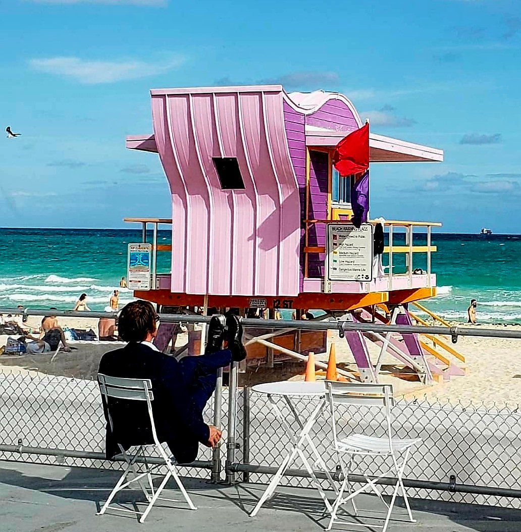 residence_mall's tweet photo. Suit up and step out to a vacation in Miami!🌴visit our website to book future stays. https://t.co/S1vuYWUduA