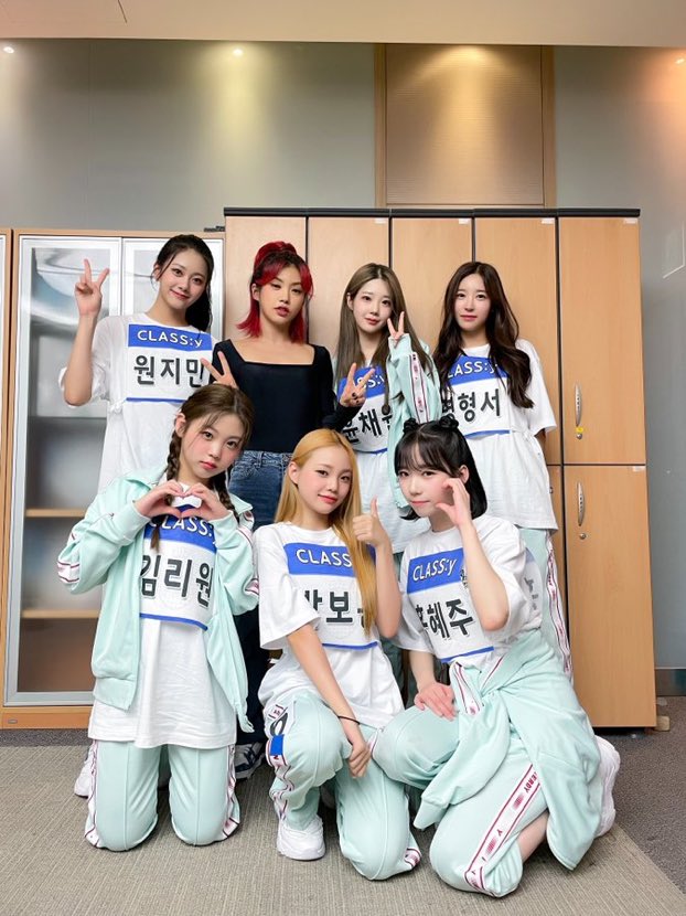 ArabHyeju's tweet photo. — #HONGJU ✦ 
💌 - كانت ايكي في احتفال isac متواجدة مع كلاسي و اخذت صورة معهم خلف الكواليس
  #HONGHYEJU  #홍혜주
@M25_CLASSy #CLASSy https://t.co/dCc4qCUWy9