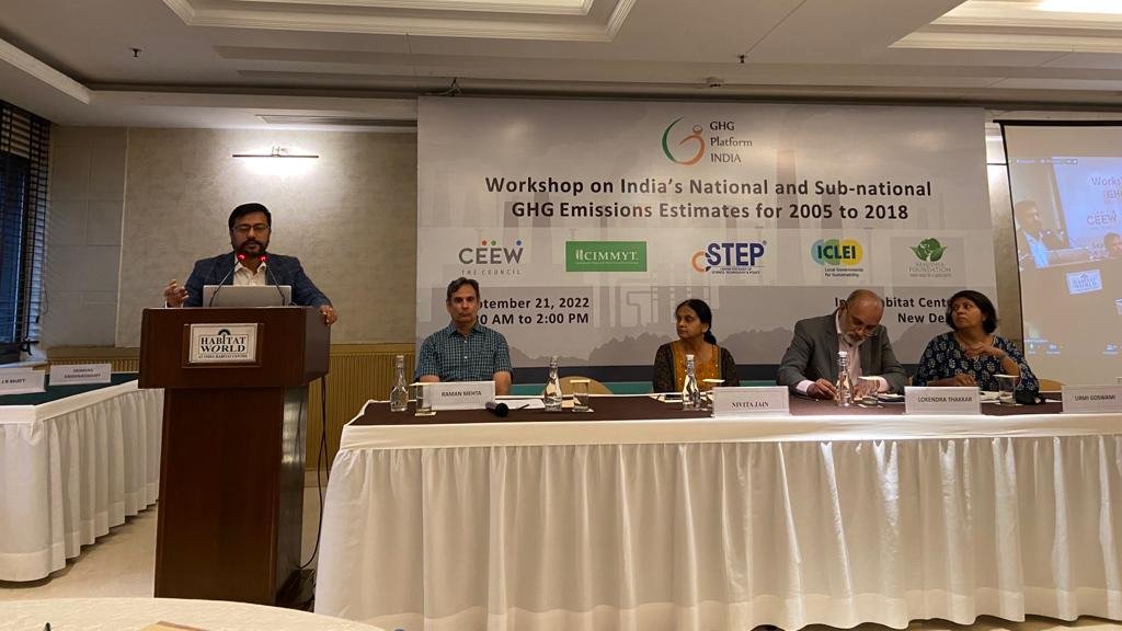 ShaktiFdn's tweet photo. #Paneldiscussion @Shubhashisdey @ShaktiFdn speaks on GHG emissions trajectories and the role that states can play in India’s #netzero journey @GHGPlatform_Ind Workshop on India's national and sub national GHG emissions estimates from 2015-2018 https://t.co/nfXnwJOI33