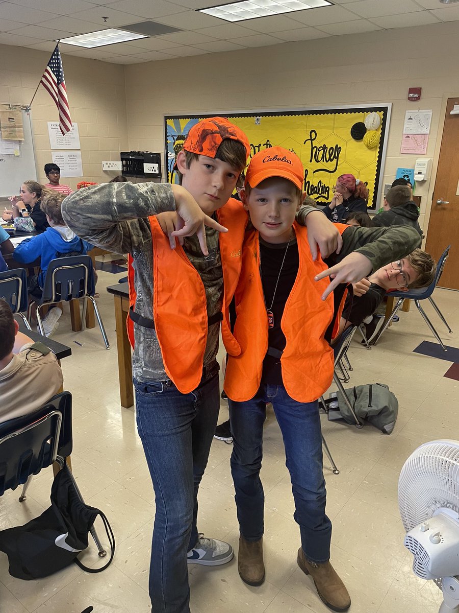 LibertyMDL's tweet photo. Twin Day was the cutest! We can’t wait for the Pep Rally today ❤️💙 Go Patriots! #libertyms https://t.co/gRriPVax6x