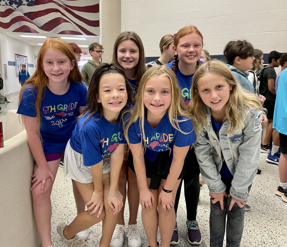 LibertyMDL's tweet photo. Twin Day was the cutest! We can’t wait for the Pep Rally today ❤️💙 Go Patriots! #libertyms https://t.co/gRriPVax6x
