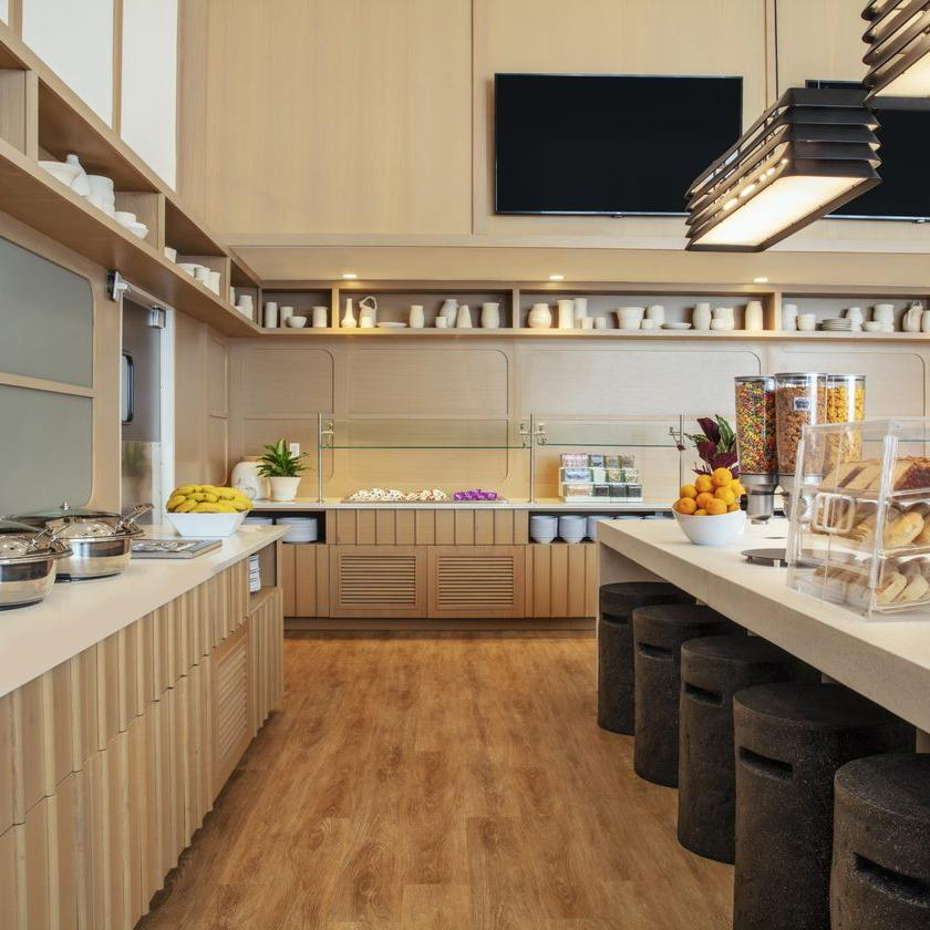 residence_mall's tweet photo. Wakey Wakey Eggs &amp; Bacon!  We invite you to join us for breakfast every morning in our dining room, or if you prefer, grab and go, or cook in your suite - the options are endless. So no matter what mood you’re in, you can always find just what you’re craving. https://t.co/awjYd4AZAD