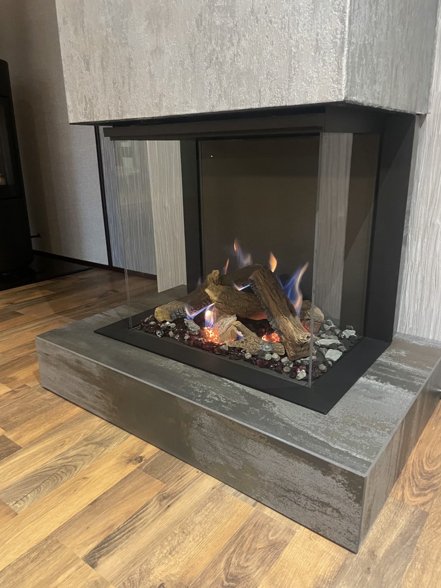 Fireplaces_No1's tweet photo. Who has seen our @Drugasar_UK  gas fire corner? Our massive Aintree Liverpool showroom is open Monday thru to Saturday (just closed on Sunday's) #gasfire #gasfireplace #fireplace #drufire #drufires #gasfireplace #buylocal #supportsmallbusiness #fireplacees #liverpoolbusiness https://t.co/rj8cCATnJ7