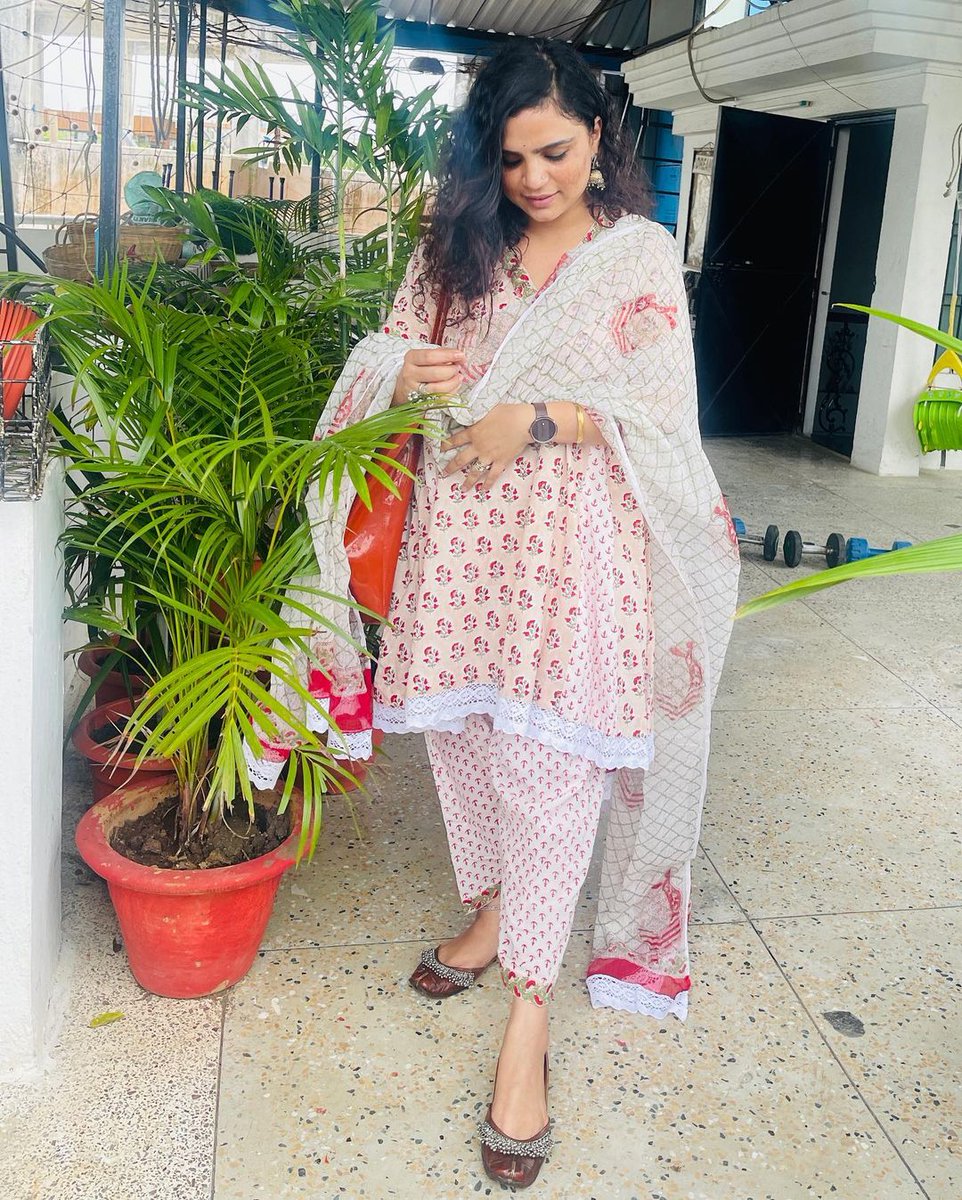 DeepaliNarwaria's tweet photo. Always a loose fit lover🌸
See this Instagram post https://t.co/8kLzYpVPkr
#fitcheck #fitcheck #loosefitvibe #aliabhatt #blockprints #handblockprintedkurta #blockprintedtextiles #loveforblockprinting #salwarkameez #designer #pakistanisuits #jaipurprints #crochetlove #stylist https://t.co/WLAntCKCug