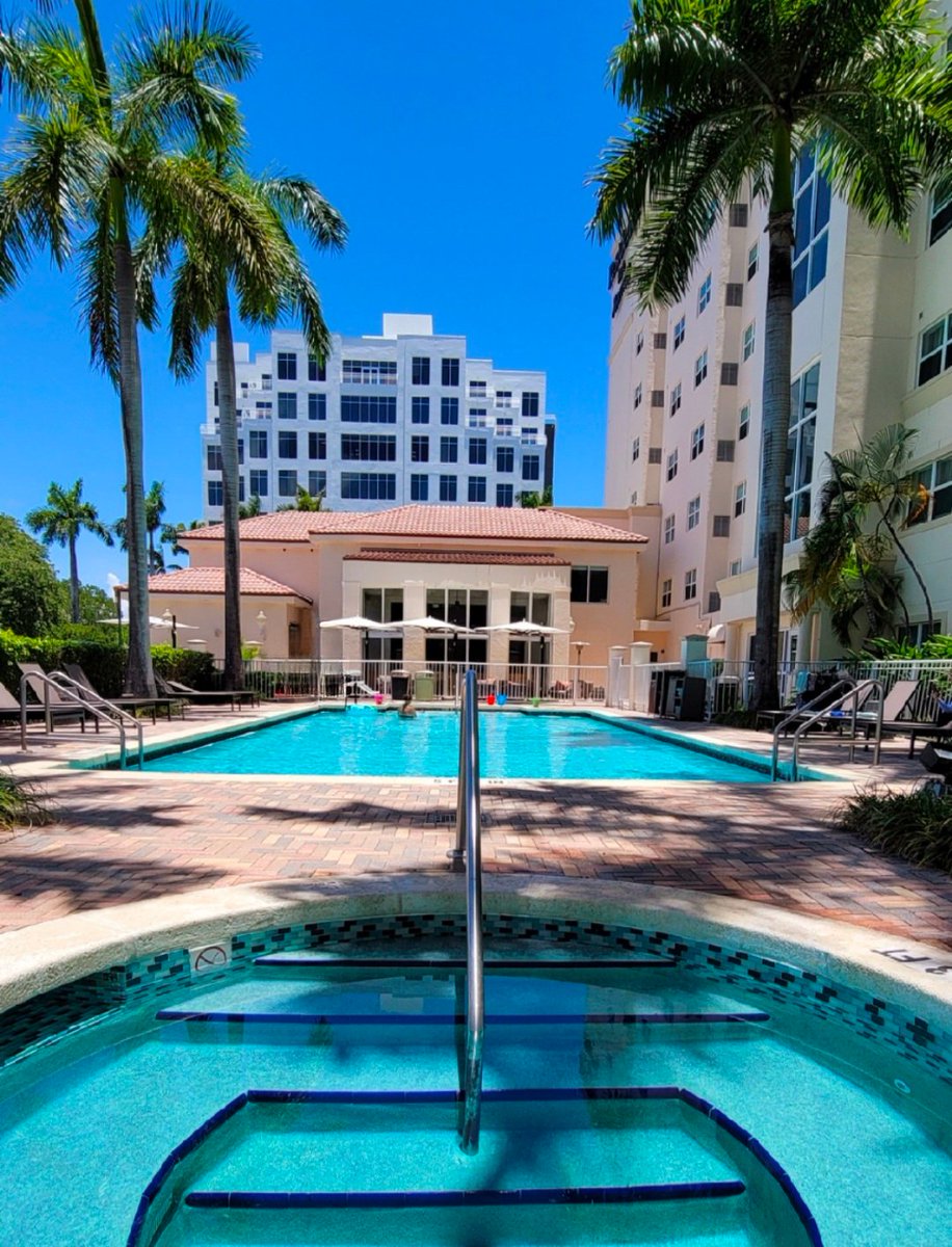 residence_mall's tweet photo. Good morning! Its Labor Day and that means pool party! Our patio also offers a grilling station for those Labor Day vibes! https://t.co/sCCviu6cJv