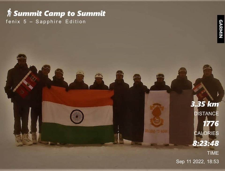 BJP4TSMinority's tweet photo. Making India stronger 

#opprithvi

A team of  #IndianArmy successfully scaled the icy &amp; rugged heights of Mt Harmukh in inclement weather conditions and unfurled the Tricolour, along with six NCC cadets and two young men from border village #Keran

#MomentsWithTiranga 🇮🇳 https://t.co/Kho8Mooe7K