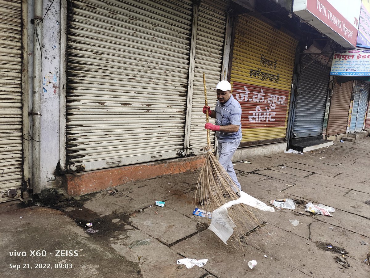 स्वच्छ भारत अभियान के अंतर्गत प्रदेश के सभी नगरीय निकायों में दिनांक 21 सितंबर से 02 अक्टूबर तक#SwachhAmritMahotsav, #YouthVsGarbage, #IndianSwachhataLeague, #AmritMahotsav <a href="/MoHUA_India/">Ministry of Housing and Urban Affairs</a>, <a href="/HardeepSPuri/">Hardeep Singh Puri</a>, <a href="/Secretary_MoHUA/">Srinivas Katikithala</a>, <a href="/RoopaMishra77/">Roopa Mishra</a>, <a href="/SwachhBharatGov/">Swachh Bharat Urban</a>, <a href="/mygovindia/">MyGovIndia</a>