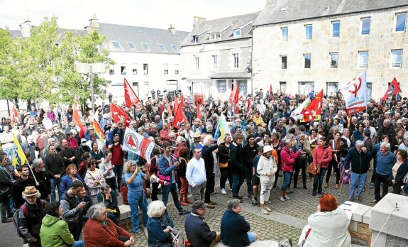 CDouarnenez's tweet photo. https://t.co/9eiK4Kd2O4...
https://t.co/uDyfoKvKVc...
 #NUPES à Callac samedi 17 Septembre : manifestation contre l'extrême droite
 NUPES à Callac samedi 17 Septembre : manifestation contre l'extrême droite# https://t.co/pJ1SumBANc
