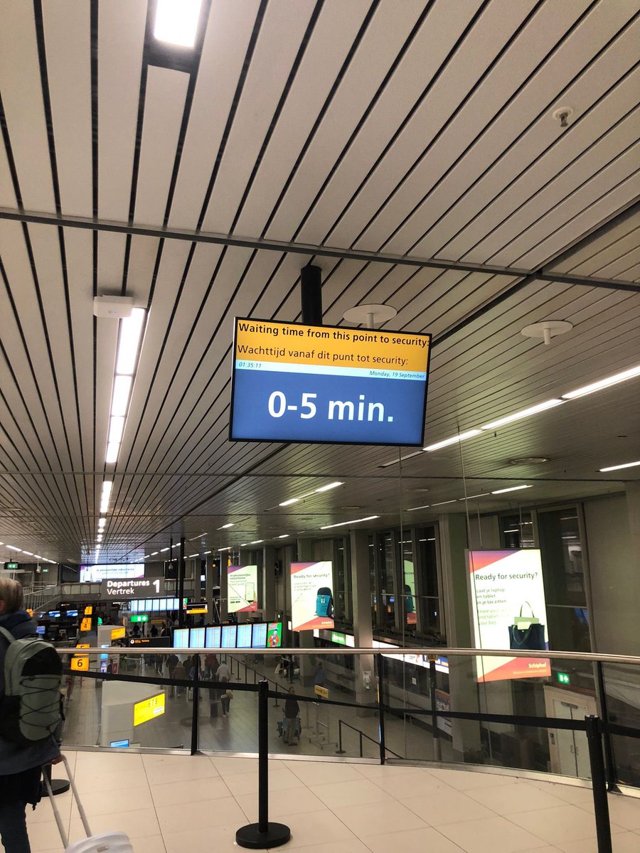 Waar zit iedereen over te klagen? #Schiphol geen #wachtrij of #vertraging