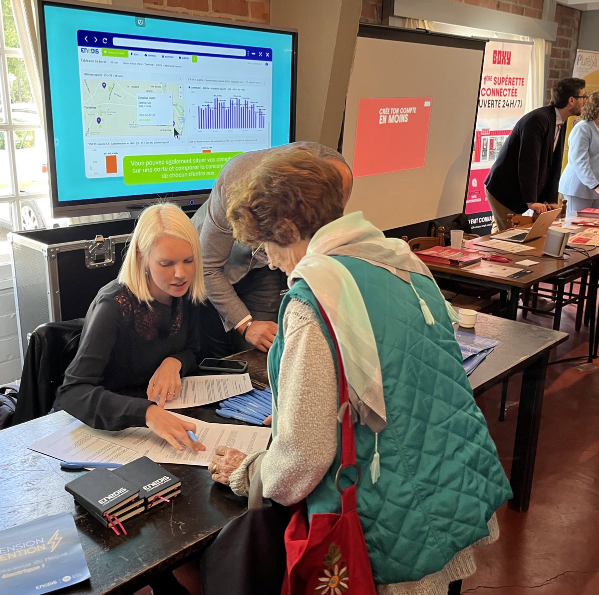 wissocq_pauline's tweet photo. #endirect de l’assemblée des @Maires_Ruraux du @departement59 pour rencontrer les élus engagés sur leur territoire. Échanges et signatures de convention de partenariat, @enedis est un acteur de proximité à l’écoute des enjeux et projets locaux que nous avons à cœur d’accompagner https://t.co/HJdMvN9ZQs