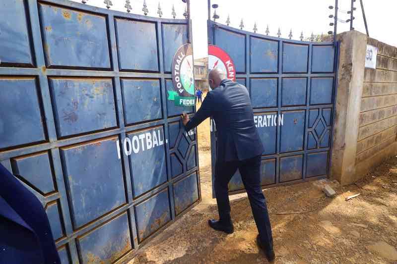 smutoro's tweet image. I&apos;ve said this before. Football is big money. I love football. My big 3 teams are Arsenal, Barcelona and AFC Leopards (where I was SG at 27) and Mhesh @h_aladwa knows. Why can&apos;t this #FkfTransitionCommittee fold up and allow Nick Mwendwa to have FIFA lift the ban? Then elections!