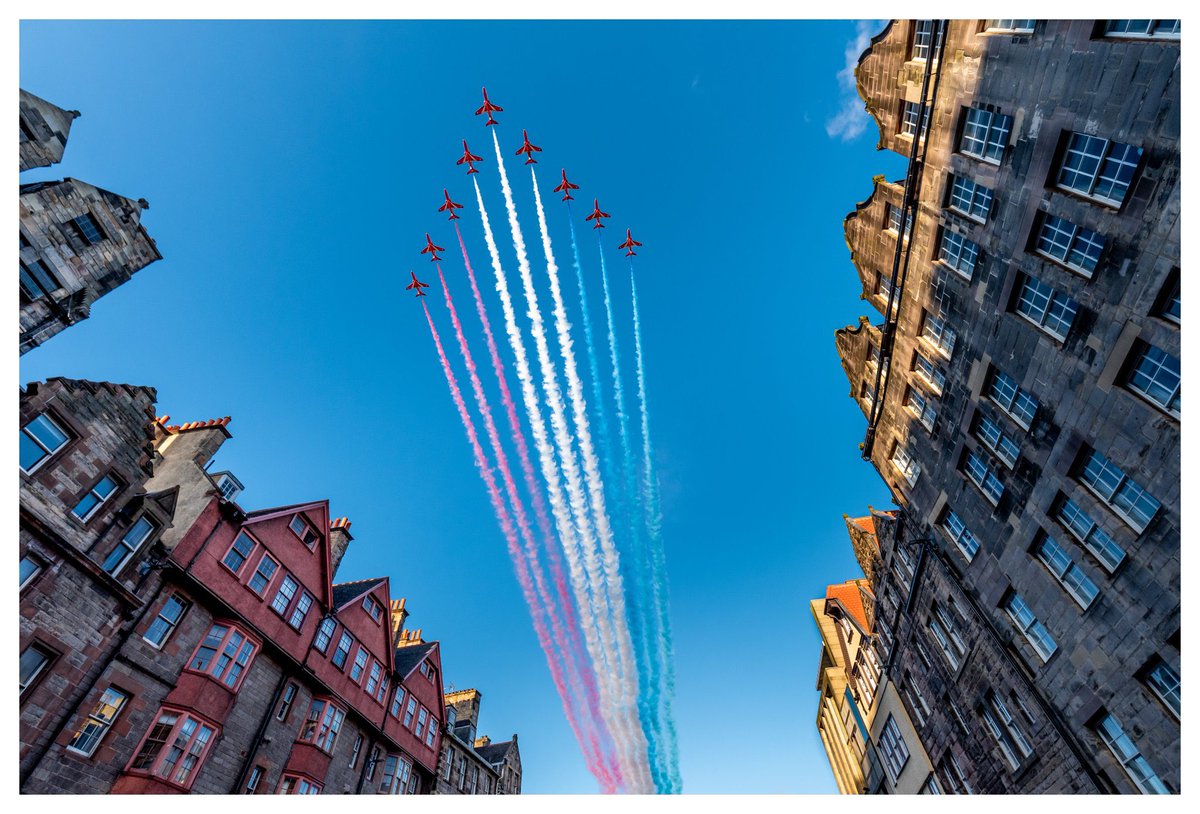Delighted to find my <a href="/rafredarrows/">Red Arrows</a> photo has just been shortlisted in the <a href="/GBPhotoAwards/">🇬🇧British Photography Awards</a>! I caught them just before they flew over <a href="/edinburghcastle/">Edinburgh Castle</a> in 2020. There’s a public vote too so if you feel inclined you can vote in the link, or even just a RT is 👍
britishphotographyawards.org/2022-shortlist…