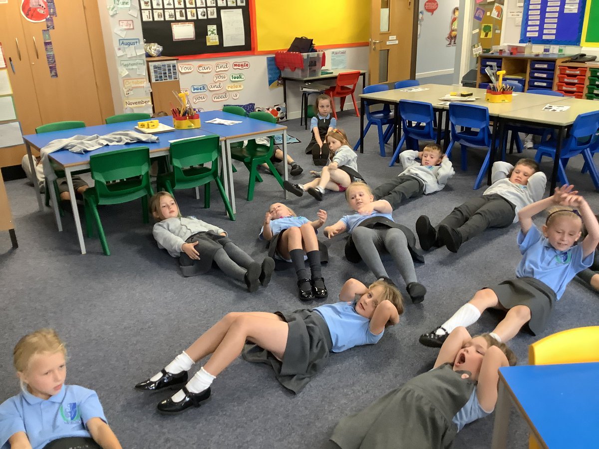 StAgnesY2's tweet photo. Yesterday year 2 enjoyed controlling the class through pressing the buttons and designing a Robot in our Computing lesson. #stagnescomputing https://t.co/wk7gPJMJB4