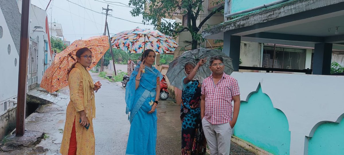 bhartisurjeet1's tweet photo. वार्ड क्रमांक - 32 में सघनता से भ्रमण करते हुए नालियों एवं सफाई व्यवस्था का निरिक्षण कर, रहवासियों से समस्याओं पर चर्चा की।
#SwacchBharatAbhiyan #SwachhBharatMissionUrban #cleanbalaghat #Amazingmp #SwachhBharatMission https://t.co/o2TdSrZaEK