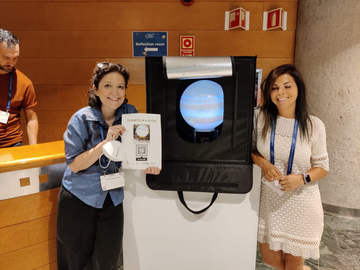 Europlanet 🇪🇺 (@europlanetmedia) on Twitter photo Did you know Planets in a Room? <a href="/liviagiacomini/">livia giacomini</a> and #FedericaDuras will talk about it today in the Sala de Prensa 18:45 CEST! More info here: meetingorganizer.copernicus.org/EPSC2022/sessi…
#piar <a href="/AssSpeakScience/">Speak Science</a> Did you know Planets in a Room? <a href="/liviagiacomini/">livia giacomini</a> and #FedericaDuras will talk about it today in the Sala de Prensa 18:45 CEST! More info here: meetingorganizer.copernicus.org/EPSC2022/sessi…
#piar <a href="/AssSpeakScience/">Speak Science</a>