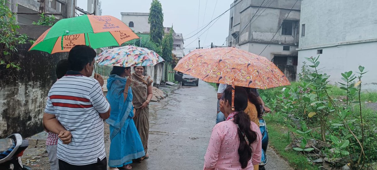 bhartisurjeet1's tweet photo. वार्ड क्रमांक - 32 में सघनता से भ्रमण करते हुए नालियों एवं सफाई व्यवस्था का निरिक्षण कर, रहवासियों से समस्याओं पर चर्चा की।
#SwacchBharatAbhiyan #SwachhBharatMissionUrban #cleanbalaghat #Amazingmp #SwachhBharatMission https://t.co/o2TdSrZaEK