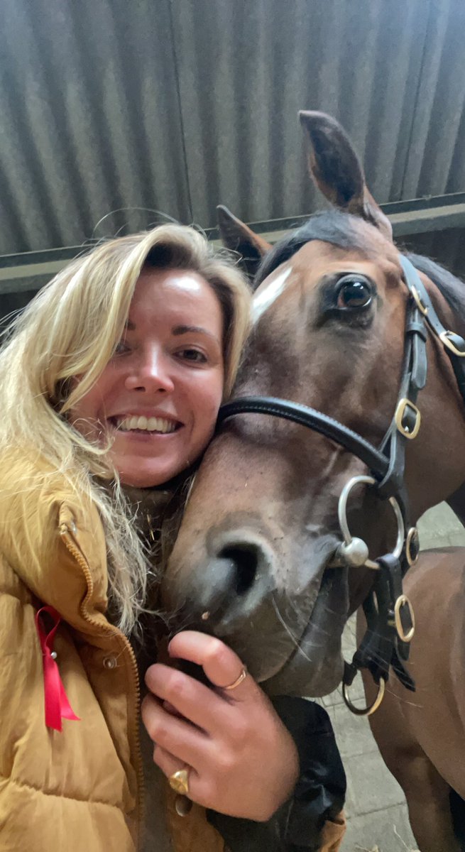 LGibsonBrabazon's tweet photo. Pleasure 🤝 @karl_burke
Best of luck with her and hope she’s a superstar🤞
Successful pinhook @tatts_ireland for the team turning 9,000gns into €58,000 🚀
The biggest thanks to Michael Tallon for working his magic on her!
#DaysWorkDone 😎 https://t.co/AMjJIUfbum