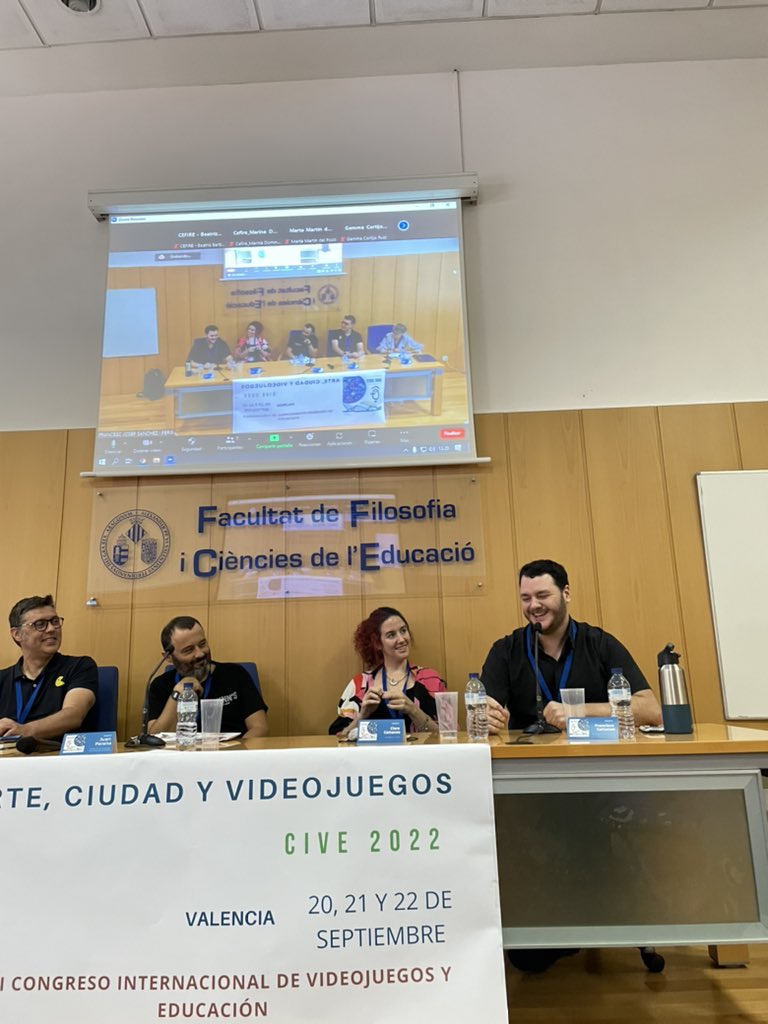 AgoraAbierta's tweet photo. Quantum League (https://t.co/Kwq2PZSO9v ) explicado por Francisco Cártamo QA, y cómo pensar en el tiempo y futuros posibles a través del videojuego  #CIVE22 https://t.co/toUGKDQIen