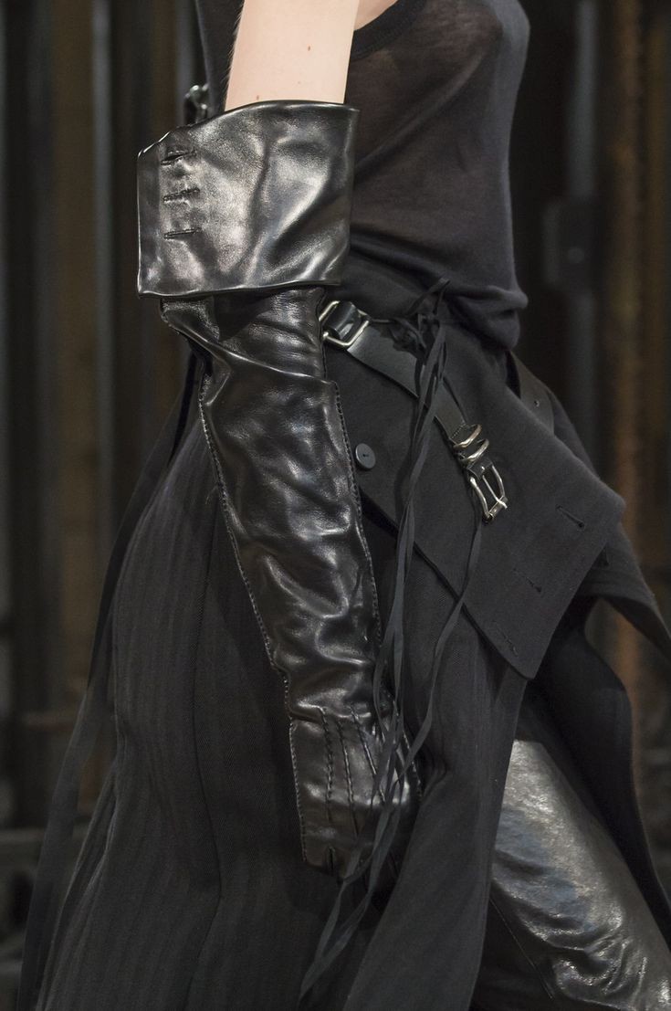 DvilCouture's tweet photo. Ann Demeulemeester https://t.co/J62OToyB9A