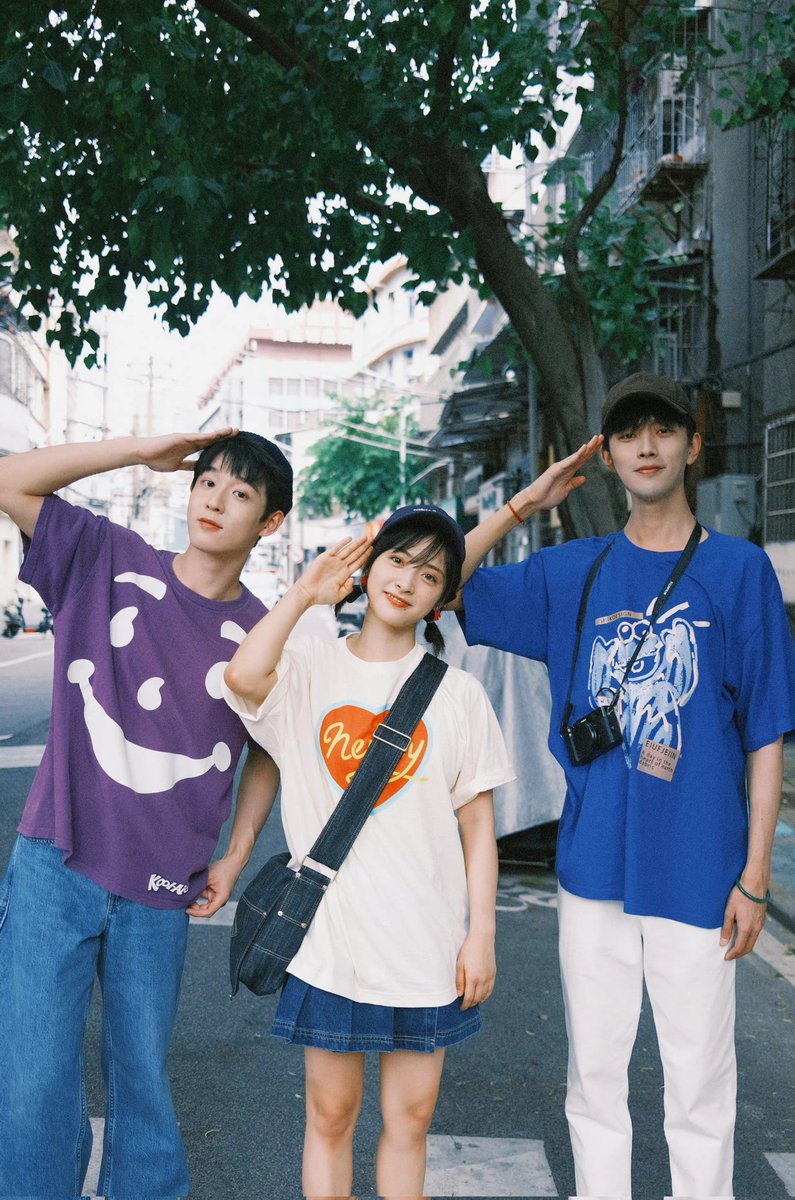 dailyshen's tweet photo. 📸 #沈月 weibo update with #王敬轩 (Wang Jing Xuan) and #吴宇恒 (Wu Yu Heng) 

“Welcome to the travel anniversary book without sea breeze ✨”

photos taken by: 南方木木MU https://t.co/m40HCNQGrg