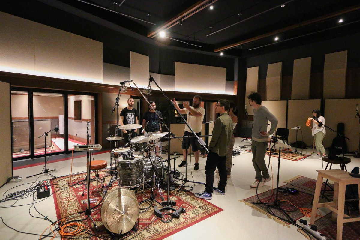 ArdaAcademy's tweet image. O primeiro seminário do curso intensivo de Studio Engineering decorreu esta semana com Vasco Teodoro, que introduziu aos alunes diferentes técnicas e métodos através da gravação de um projeto do teclista Gui Salgueiro. 
#ardaacademy #arda #studioengineering