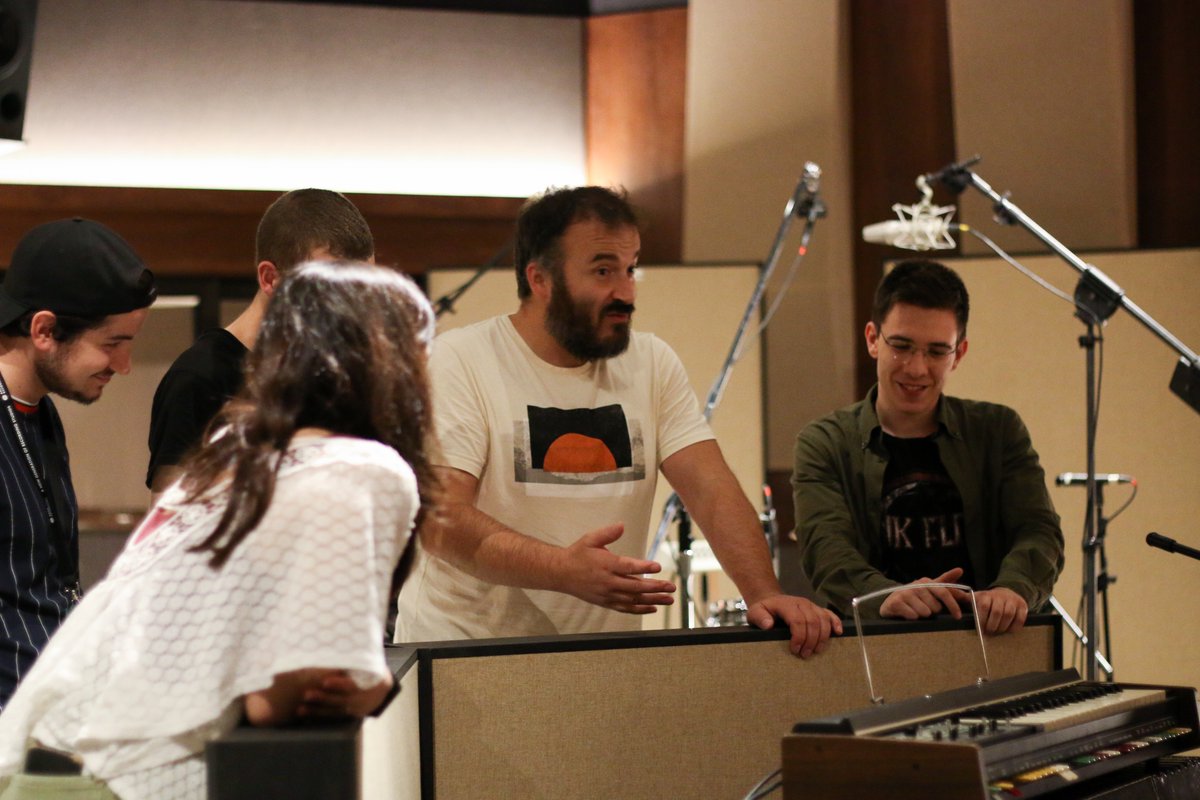 ArdaAcademy's tweet image. O primeiro seminário do curso intensivo de Studio Engineering decorreu esta semana com Vasco Teodoro, que introduziu aos alunes diferentes técnicas e métodos através da gravação de um projeto do teclista Gui Salgueiro. 
#ardaacademy #arda #studioengineering