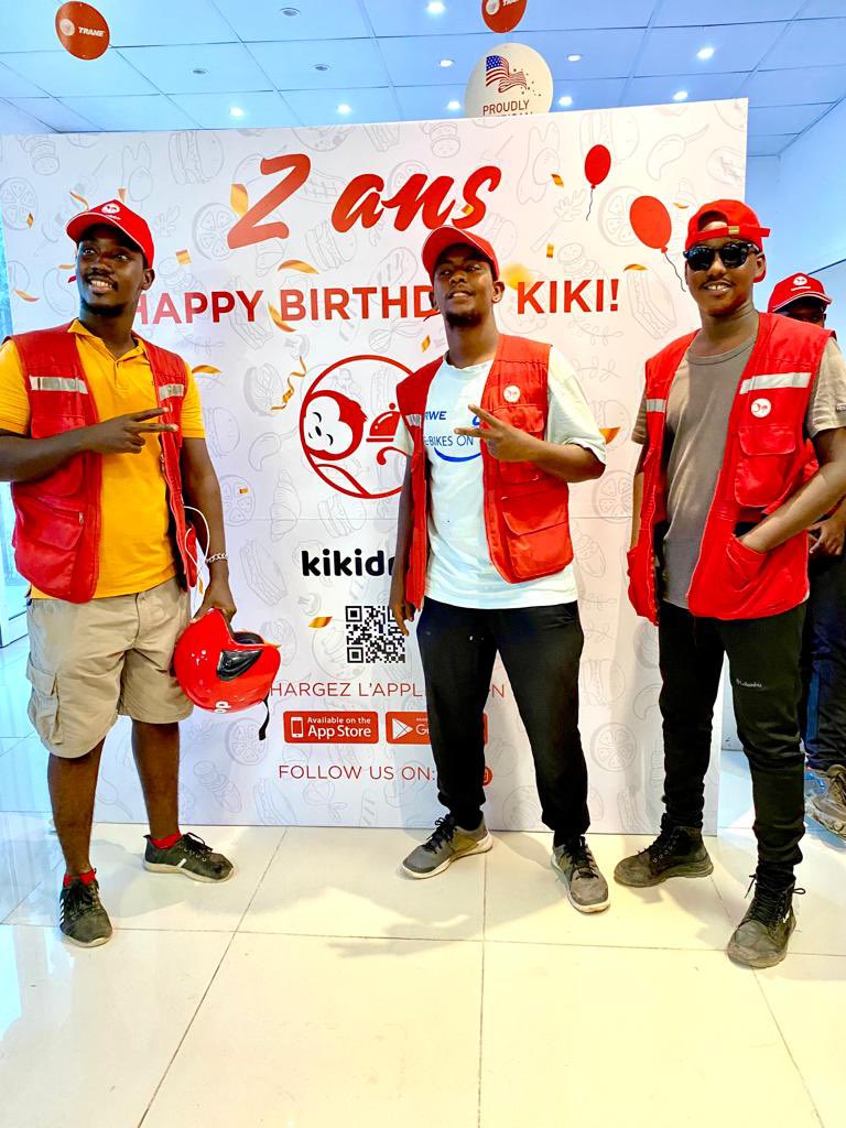 KikidropD's tweet photo. c'est l'anniversaire de KiKidrop 😍 nous avons aimé partager ce moment de joie et de celebration avec vous🥳🥳🎉🎊.                                             Deux ans en votre compagnie et voici le resultat numéro 1 👌🏽
.
#kikidrop #livreur #djibouti #anniversary #happyemployees https://t.co/yZ32rpIzwm
