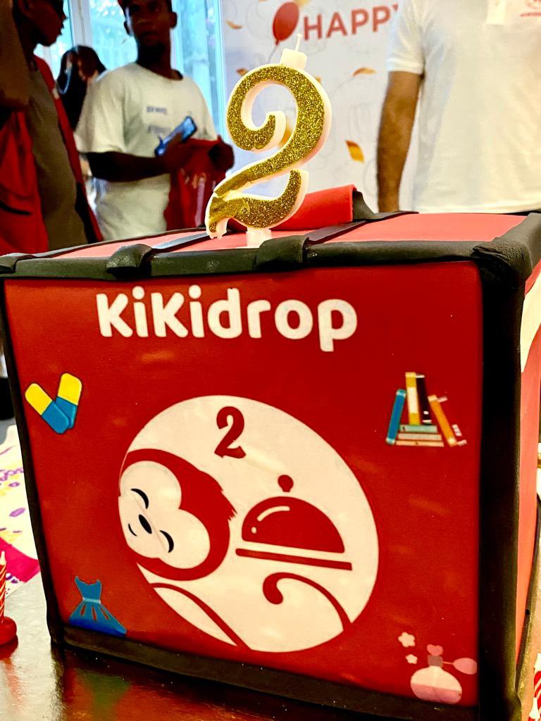 KikidropD's tweet photo. c'est l'anniversaire de KiKidrop 😍 nous avons aimé partager ce moment de joie et de celebration avec vous🥳🥳🎉🎊.                                             Deux ans en votre compagnie et voici le resultat numéro 1 👌🏽
.
#kikidrop #livreur #djibouti #anniversary #happyemployees https://t.co/yZ32rpIzwm
