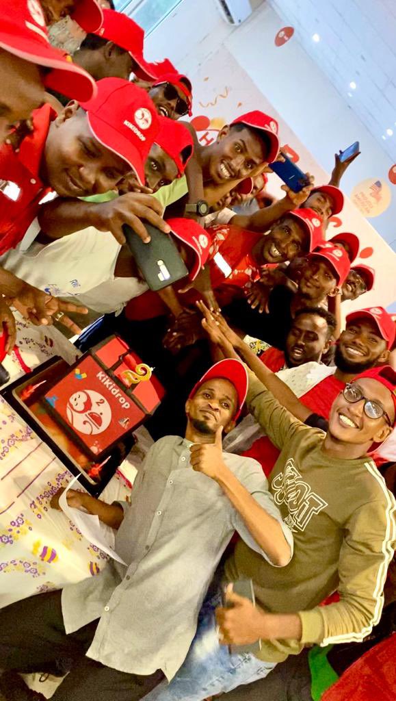 KikidropD's tweet photo. c'est l'anniversaire de KiKidrop 😍 nous avons aimé partager ce moment de joie et de celebration avec vous🥳🥳🎉🎊.                                             Deux ans en votre compagnie et voici le resultat numéro 1 👌🏽
.
#kikidrop #livreur #djibouti #anniversary #happyemployees https://t.co/yZ32rpIzwm
