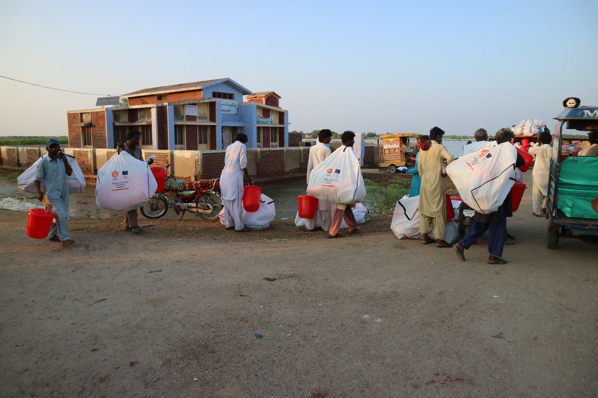 CesviPakistan's tweet photo. With the financial assistance of @eu_echo CESVI is supporting thousands of families affected by the catastrophic floods to ever hit Pakistan by providing Non-Food Items (NFI)s in South Sindh.   
#PakistanFloods
#FloodsInPakistan https://t.co/tzKjapMaxG