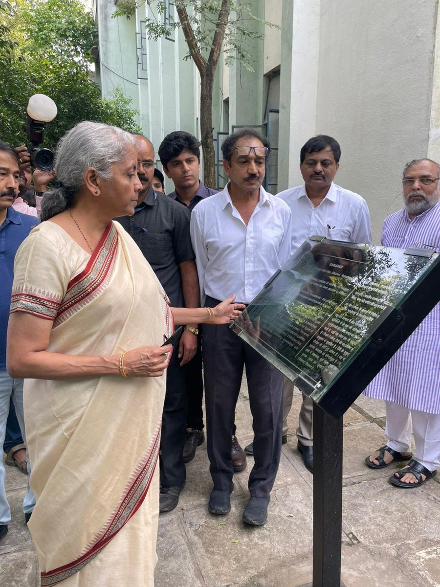 nsitharamanoffc's tweet photo. Smt @nsitharaman takes a campus tour of Bhandarkar Oriental Research Institute before the launch of Bharat Vidya, the online learning platform of @BhandarkarI, in Shivajinagar, Pune. https://t.co/QRwnWzD3dW