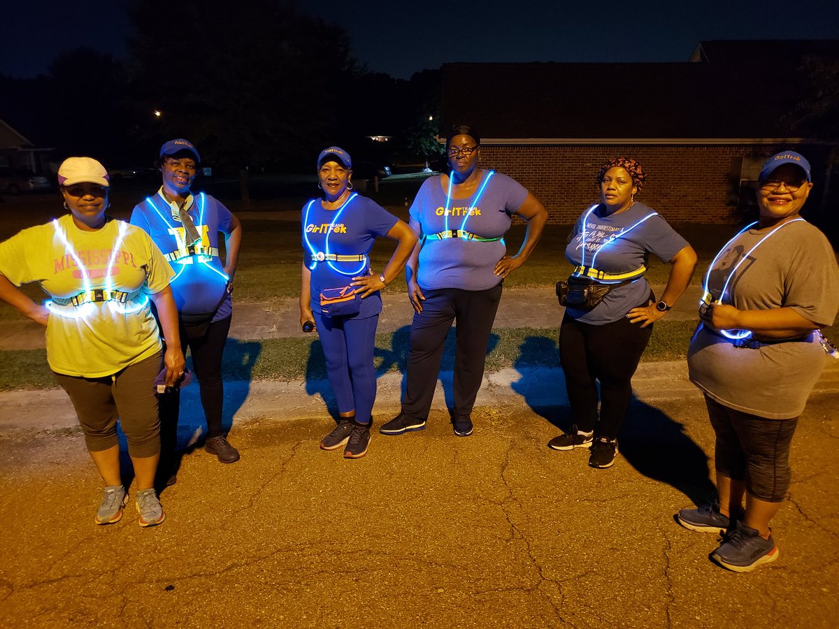 Olliegall's tweet photo. Last day of summer @GirlTrek
Wednesday Morning Walk 👟👟 #4Dark30Crew 💙🧡💛 #WeAreWorthItWednesday
#MorningMinistry #ByFaithWalker
#GirlTrek #SelfcareSeptember 
My Day 11 | #21Walks30Days
#JumpstartChallenge👟 https://t.co/dFLmi3LOpU