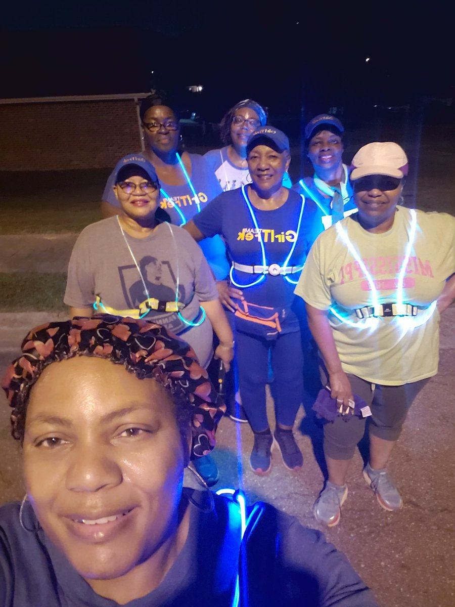 Olliegall's tweet photo. Last day of summer @GirlTrek
Wednesday Morning Walk 👟👟 #4Dark30Crew 💙🧡💛 #WeAreWorthItWednesday
#MorningMinistry #ByFaithWalker
#GirlTrek #SelfcareSeptember 
My Day 11 | #21Walks30Days
#JumpstartChallenge👟 https://t.co/dFLmi3LOpU