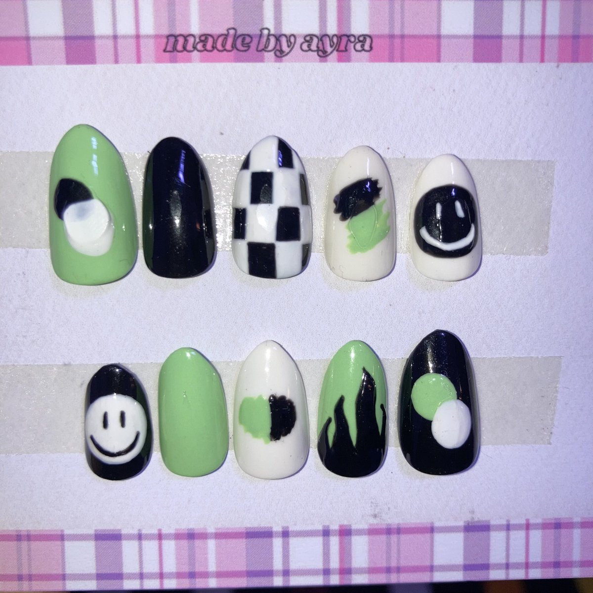 jinyonggux's tweet photo. #fromayra 🫶🏻 @ayrascorner 

this is long overdue but tysm for my pretty nails during nct 127 the link in mnl con!! it’s so pretty tlga! 💚 (forgot to take a photo of my right hand 😅) https://t.co/PwMKEBAfJN