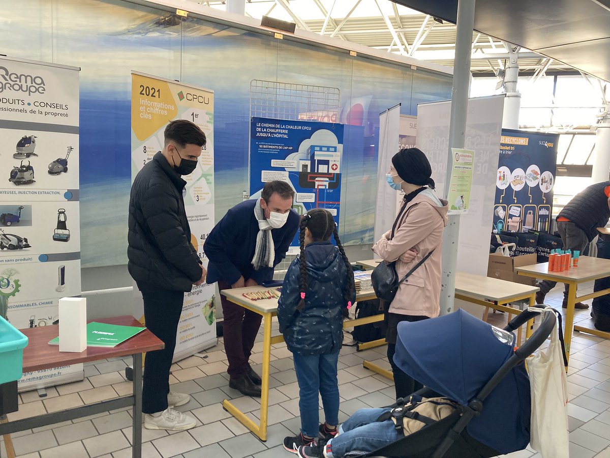 La_CPCU's tweet photo. Les équipes de la CPCU aux côtés de celles de l’APHP au long de la semaine européenne du #DeveloppementDurable dans les hôpitaux nord de @Paris. Echanges conviviaux avec soignants et patients sur le #chauffage urbain et l’#Energie. #enr #chaleurdurable https://t.co/PzIvtZNVpE