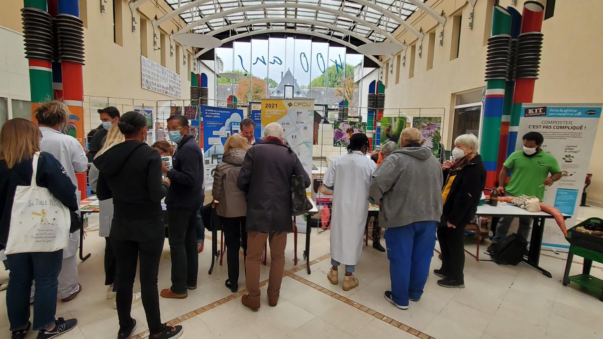 La_CPCU's tweet photo. Les équipes de la CPCU aux côtés de celles de l’APHP au long de la semaine européenne du #DeveloppementDurable dans les hôpitaux nord de @Paris. Echanges conviviaux avec soignants et patients sur le #chauffage urbain et l’#Energie. #enr #chaleurdurable https://t.co/PzIvtZNVpE