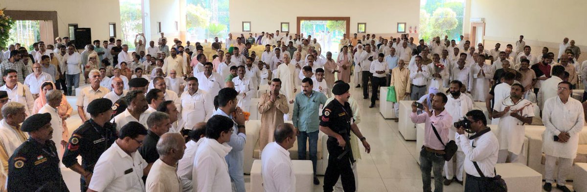 Dchautala's tweet photo. हिसार में जननायक जनता पार्टी के पिछड़ा वर्ग प्रकोष्ठ की बैठक को संबोधित किया। मुझे ख़ुशी है कि जननायक चौ. देवी लाल जी की नीतियों पर चलते हुए हमारी सरकार ने पंचायत में सरपंचों के पदों पर 8% आरक्षण पिछड़े वर्ग को दिया है। https://t.co/9RTmRtj6bb