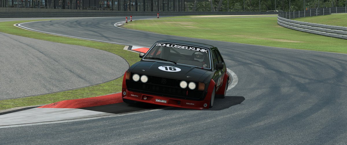 AttilaDiner's tweet photo. Almost 4 months of not driving @raceroom and now I'm driving this weird combination🤔

What are your guesses why?😉 https://t.co/2yBPQ6P0Zf