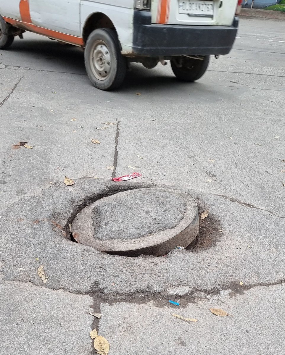 vivekg117's tweet photo. @DelhiJalBoard @ArvindKejriwal @LtGovDelhi @TimesNow
This mainhole cover is lying like this for so much time . Authorities are waiting for some accident so that they can blame someone like back seat belt . H Block ,Ashok Vihar. Delhi https://t.co/F9ZZkFbmVl