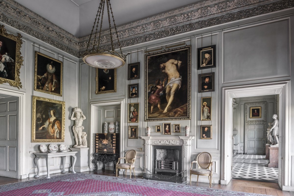 Did you know the Little Dining Room has had many uses over time? From an orchestra pit to accompany dining occasions in the Carved Room to a servery and sculpture gallery. Today you can admire the collection of paintings on display. 📷 ©NTI/Andreas von Einsiedel